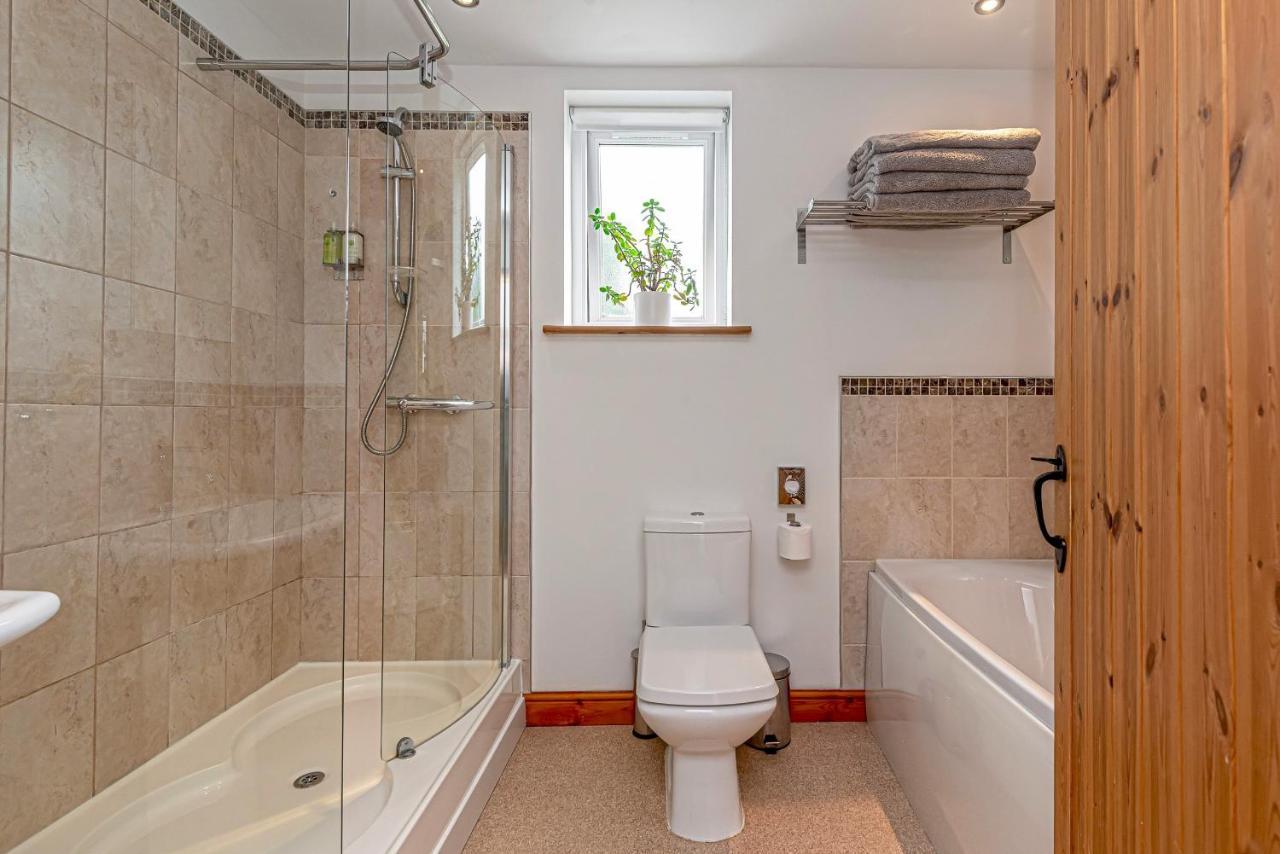 Laurel - Pet-Friendly Cottage With Indoor Pool, Hot Tub & Panoramic Snowdonia Views Colwyn Bay Exteriör bild