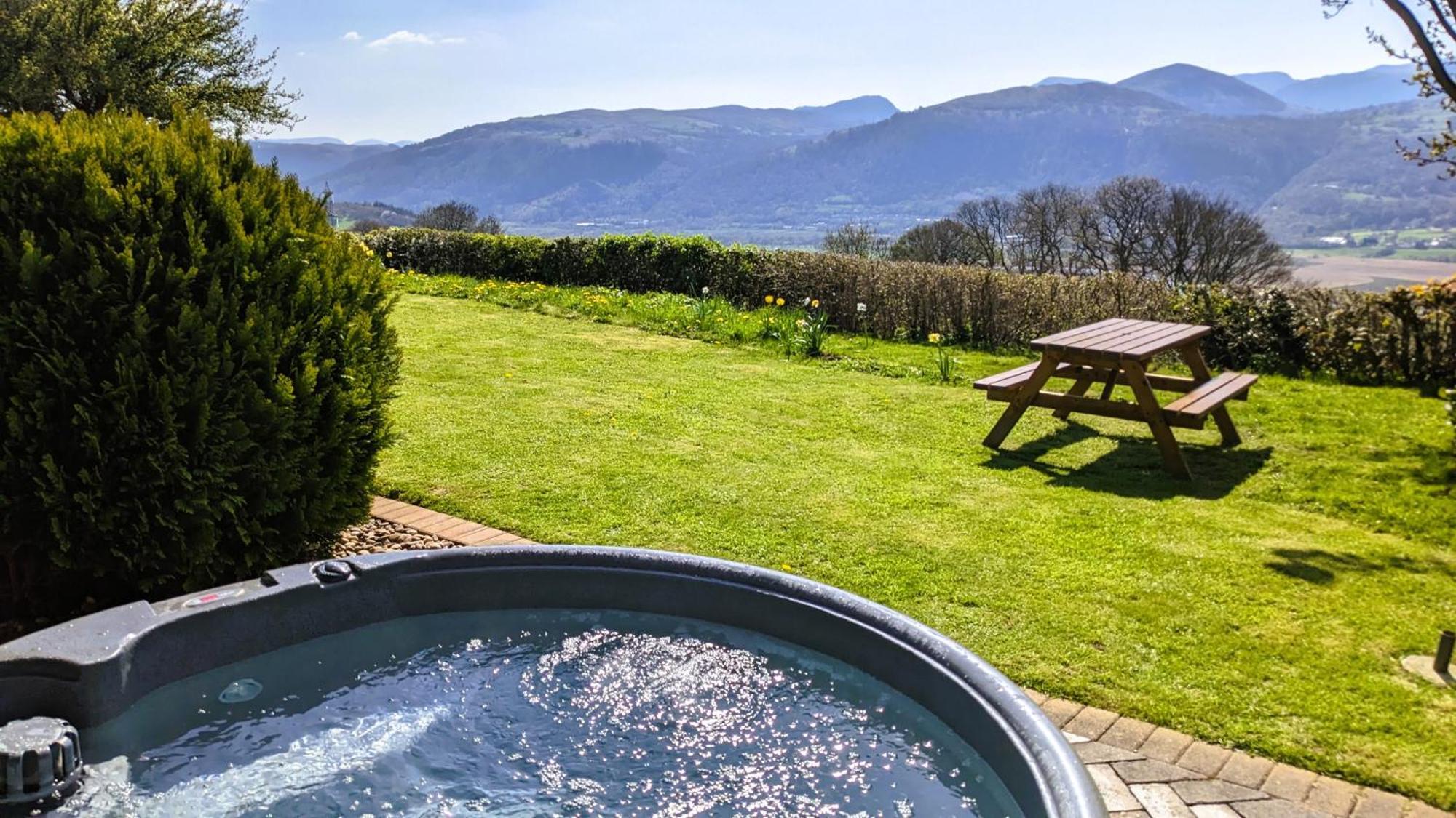 Laurel - Pet-Friendly Cottage With Indoor Pool, Hot Tub & Panoramic Snowdonia Views Colwyn Bay Exteriör bild